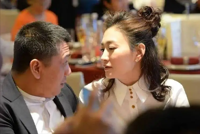 李小冉鄢颇事件到底怎么回事，李小冉与鄢颇分手10年