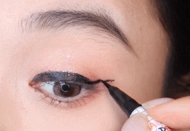 单眼皮化妆技巧，单眼皮怎么化妆双眼皮（单眼皮、肿泡眼千万不要这么化眼妆）