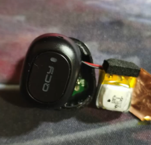 蓝牙耳机充不进去电怎么办，蓝牙耳机充电仓充不进去电怎么办（QCY蓝牙耳机长时间不用充电没反应）