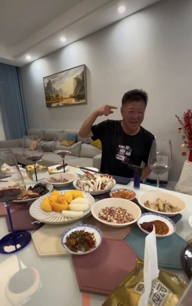 姜育恒是韩国人吗，姜育恒是哪里人（6人吃4盘菜太俭朴）