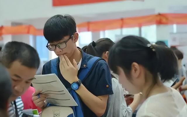 学历等级怎么划分，学历等级怎么划分级别（高考没有“一二三本”之分）