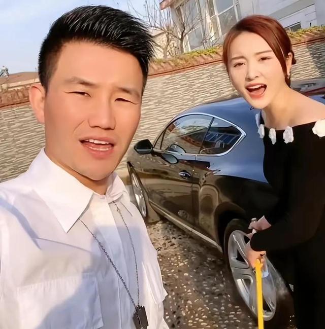 嘎子哥老婆近照曝光，某明星炫富炫美妻炫绯闻