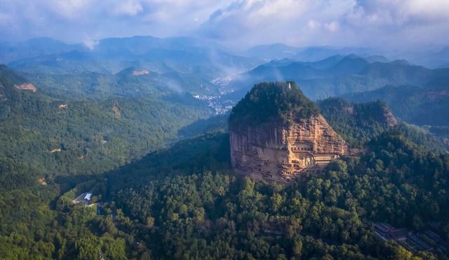 世界最险的山在哪，世界上最危险的山是哪座山（90度垂直崖壁险过悬空寺）
