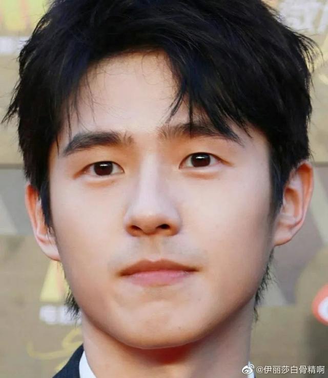 刘昊然，刘昊然周冬雨恋情坐实（龚俊新杂志销量一分钟破4万图片）