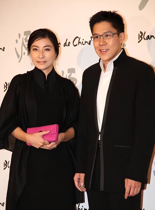 “跳水女皇”郭晶晶：婚礼连换12套百万礼服，过亿彩礼下嫁霍家
