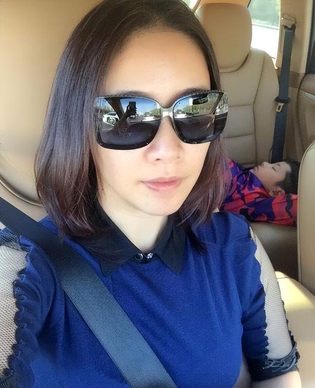 演员郭月老公是谁,演员郭月近照(郭涛妻子富态圆润)