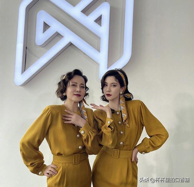 明星高颜值爸妈！赵露思爸爸帅度酷似韩星，肖战神韵和爸爸一样