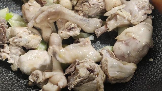 煲母鸡汤的方法，煲母鸡汤的方法与步骤（牢记“3放3不放”搭配）