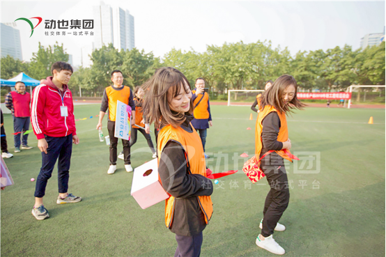 联欢会上的小游戏，篝火晚会趣味小游戏（年会上绝对不冷场的小游戏）