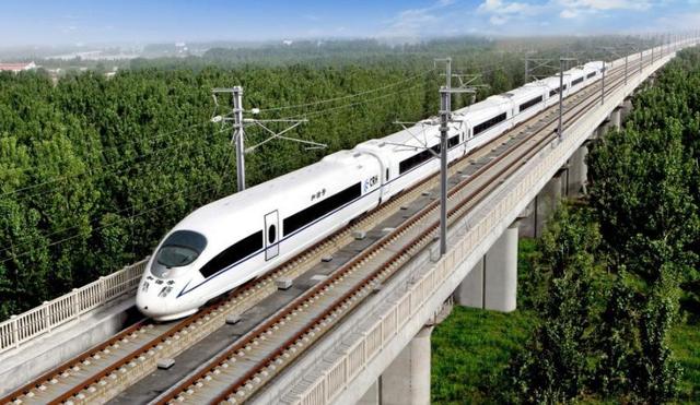 高铁属于火车吗，出行方式高铁属于火车吗（高铁火车都是交通工具）