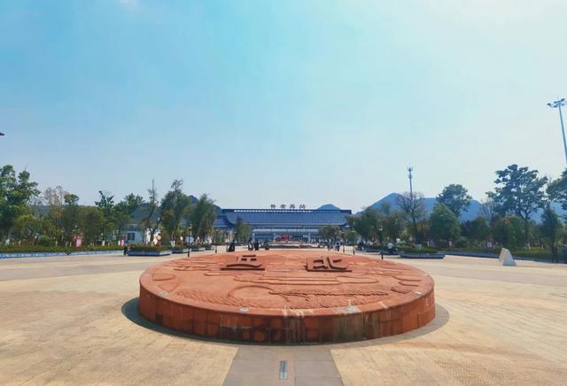 花脸节，花脸节选阅读答案5年级（普者黑“荷”你相约花脸节）