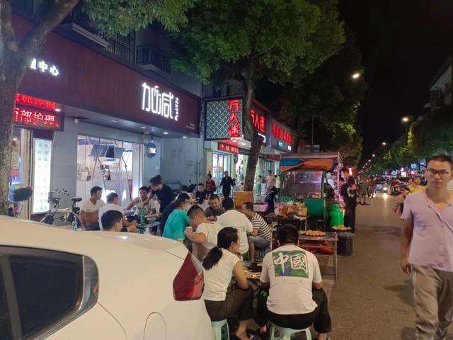 浙江金华有哪些地方有夜市，金华市区夜市有几个（金华金义新区孝顺镇朝晖路上的夜市）