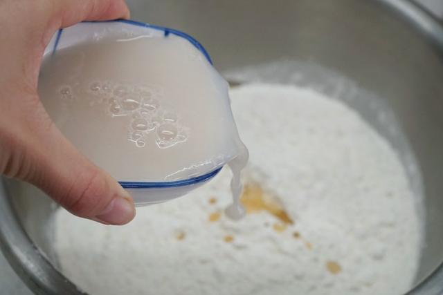 做包子用什么面粉，做包子选什么面粉（记得和面时多加一样）