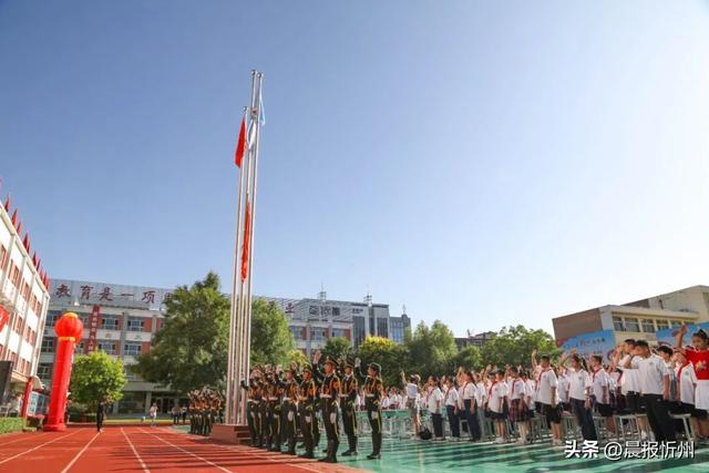 忻州市七一路小学，忻州市七一路小学庆六一活动（忻州市七一路小学举行2023届学生毕业典礼）