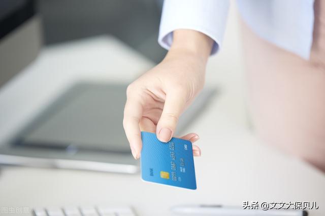 银行卡更新身份证可以网上更新吗，建行预留身份证过期能网上更新么（银行卡的身份证信息过期了）