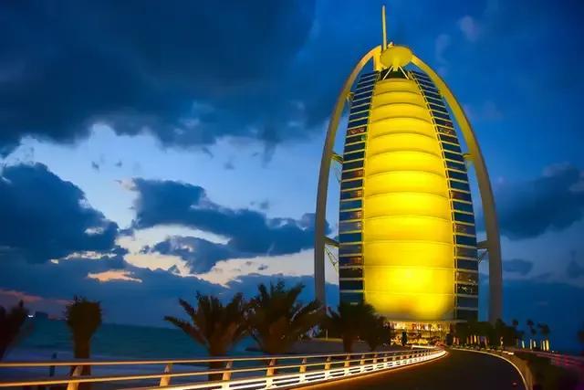 迪拜帆船酒店简介，迪拜帆船酒店介绍（80张高清图带你走进迪拜七星级帆船酒店）