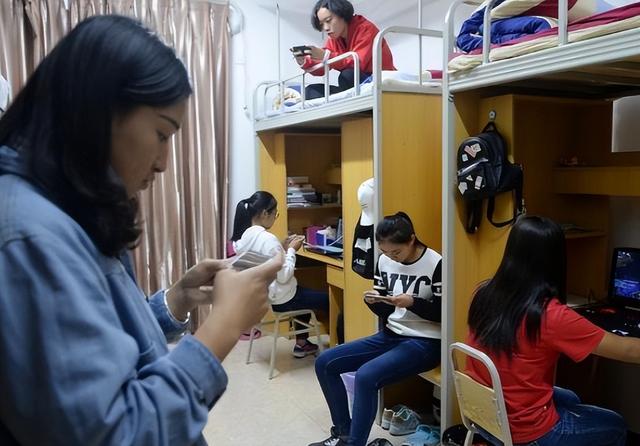 平顶山学院宿舍，平顶山学院宿舍条件怎么样—宿舍图片内景（大学寝室男女混住引热议）