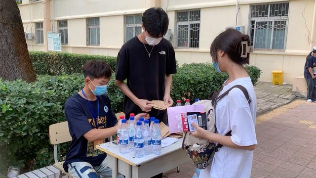 河南水利与环境职业学院，2021级河南水利与环境职业学院新生开学时间和入学指南及入学军训考试（河南水利与环境职业学院7000余名小萌新来啦）