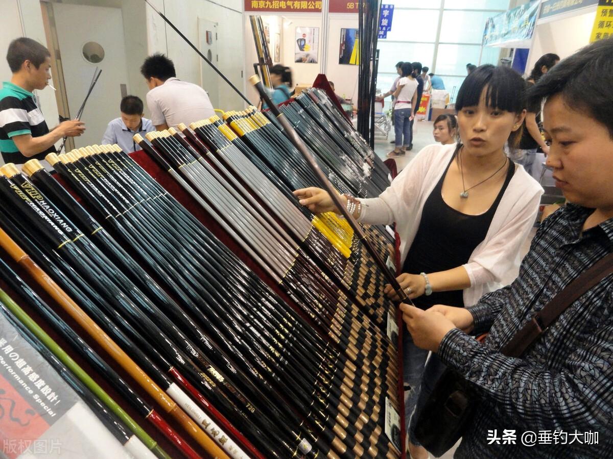什么鱼竿好(刚学钓鱼买什么鱼竿)