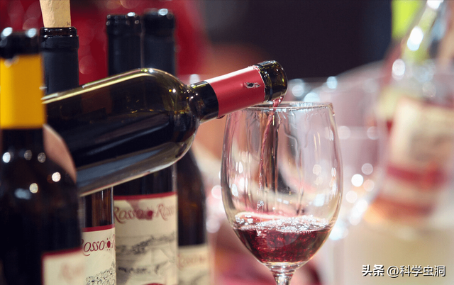 82年的拉菲多少钱一瓶，82年拉菲历年价格（卖出天价的“82年拉菲”）