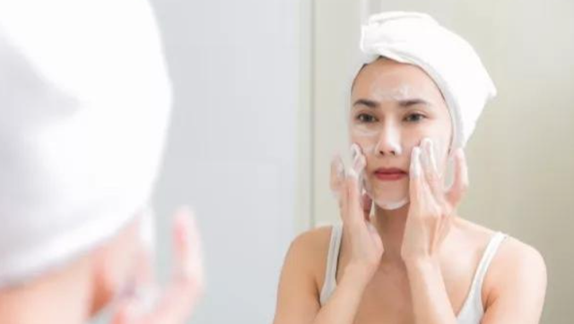 卸妆油的正确使用方法，卸妆油的正确用法（最重要的清洁步骤，你做对了吗）