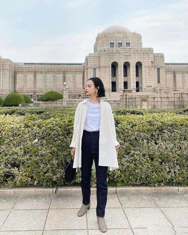 女生极简风穿搭图片，什么是极简风穿搭（让你轻松提升品位）