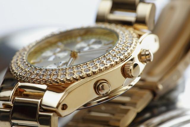 阿玛尼手表怎么样，个人使用体验如下（阿玛尼手表是机械表还是电子表）