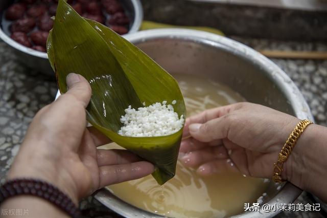 包粽子糯米泡几个小时，包粽子糯米泡几个小时最好吃（必须牢记“5大技巧”）