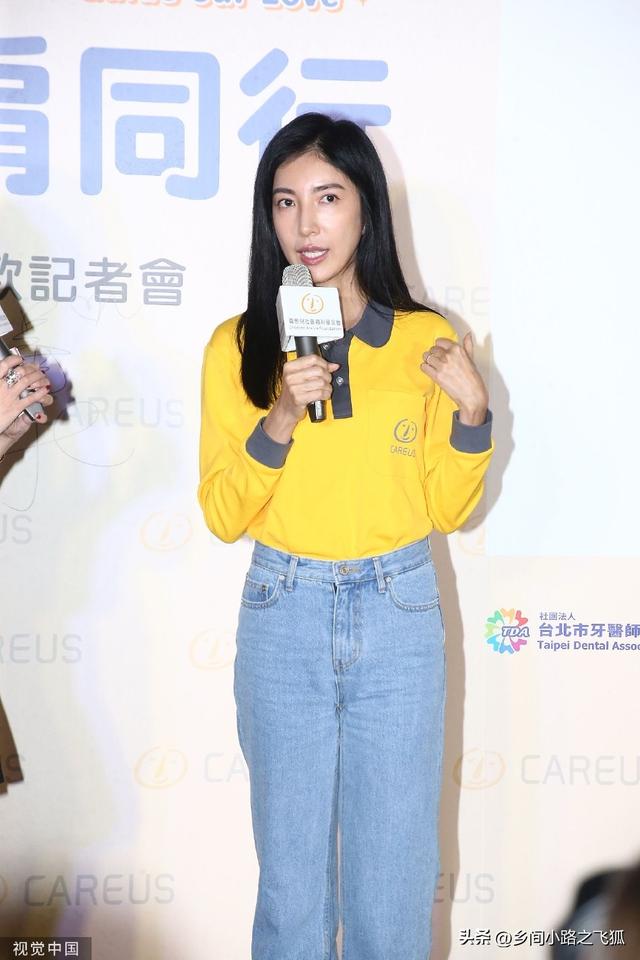 黄色上衣搭配，黄色上衣搭配紫色裤子好看吗（杨谨华一身休闲穿搭出席活动）