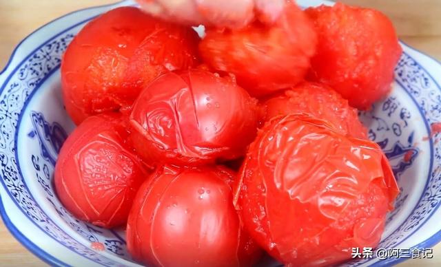 西红柿酱的家庭制作，西红柿酱的家庭制作放盐吗（番茄酱别买着吃了）