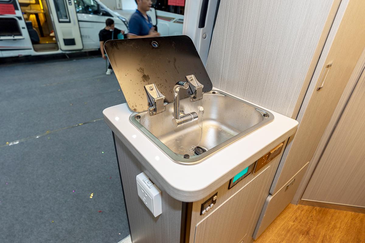 上汽大通v80房车(大通纯电动新能源房车)