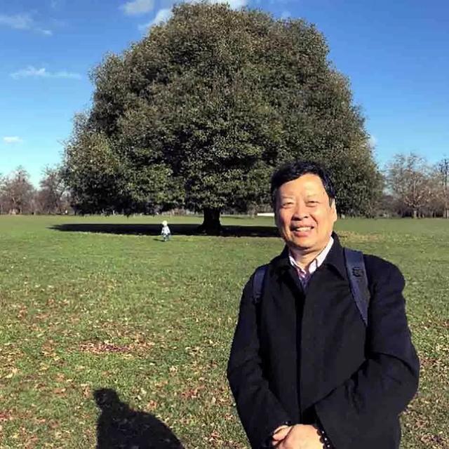 送给退休老师的祝福语，学校送给退休老师的祝福语大全（烛光永照》献给曾在兵团任教的老师们）