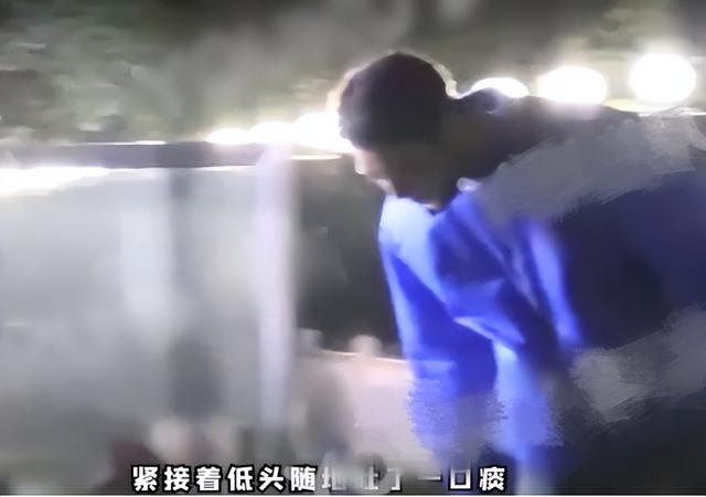 吸烟女生头像微信，吸烟女生头像（浪姐聚会被拍到室内抽烟）