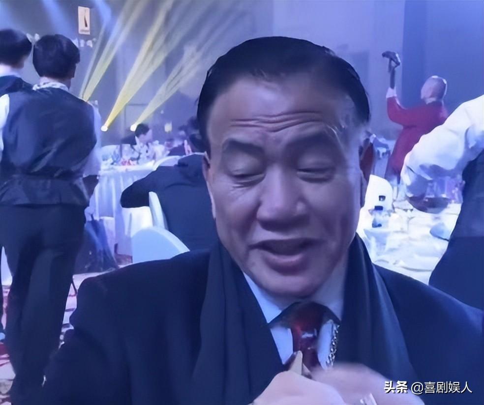 同样是过气艺人，有人退圈当百亿 明星总裁(关于明星总裁的简介)