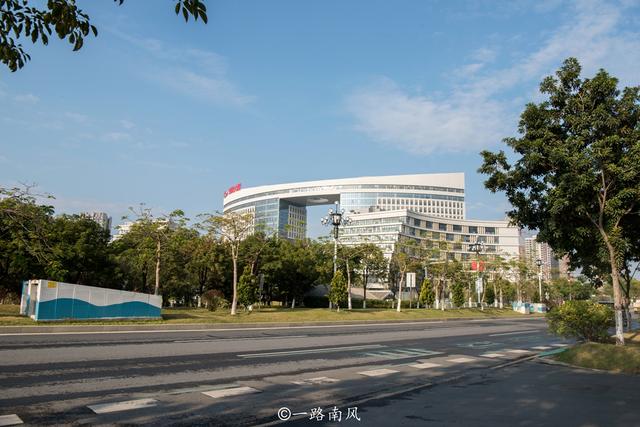 城市套路深的幽默句子，男女幽默聊天的对话（距离市中心超过40公里）