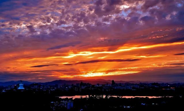 霞光万丈的下一句是什么，落日晚霞的唯美句子（诗词鉴赏-预卜明朝天色好）