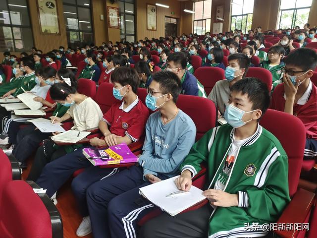 阳新县第一中学，阳新有哪些高中（李名刚回母校阳新一中讲学）