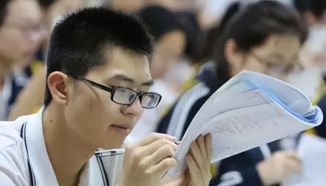 临床医学专硕好考吗，临床医学学硕专硕哪个好考些（考研后“身价”翻倍的4个专业）