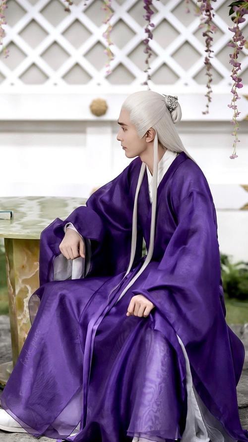 qq名字男生冷酷帅，男生网名 好听 帅气（这些人物堪称高冷帅气男神）