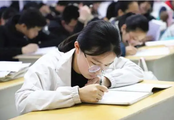 汉语难学为什么老外说汉语那么好，“梗图”用得恰到好处