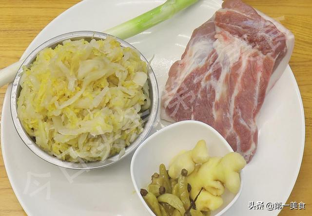 东北乱炖都有什么菜，东北乱炖是东北哪里的菜（东北的四大“硬菜”）