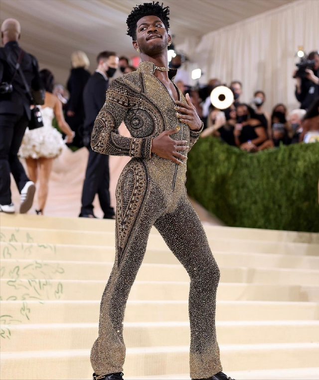 施华洛世奇水晶灯，客厅吊水晶灯好不好（好莱坞红毯太大胆）