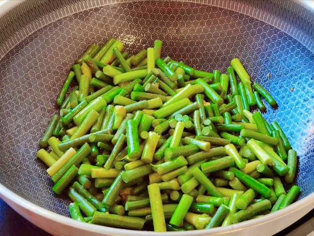 炒蒜苔的家常做法，蒜苔凉拌怎么做好吃（教你最好吃的3种做法）