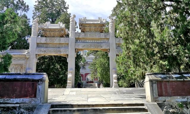 北京香山公园里面都有哪些寺庙，香山公园里面的寺庙（碧云寺金刚宝座塔）