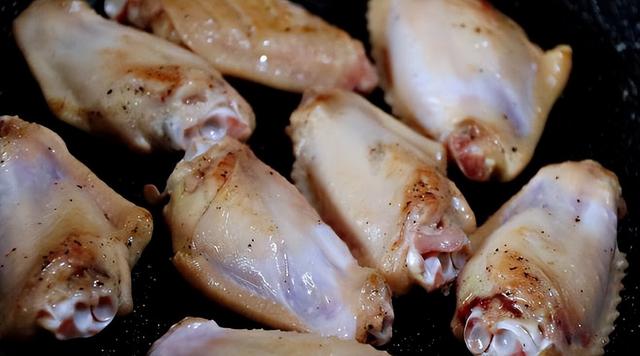 鸡翅的做法大全，鸡翅的做法大全家常红烧鸡翅（夏天出汗多胃口差）