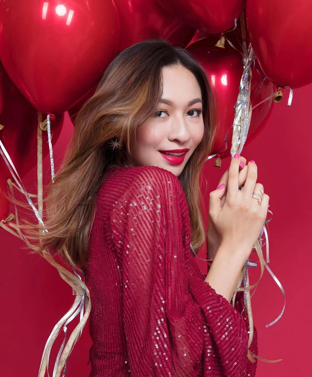 明星父女颜值对比黄多多，邱淑贞女儿大长腿