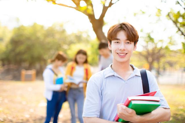 大学一般有哪些奖学金，大学当中有哪些奖学金
