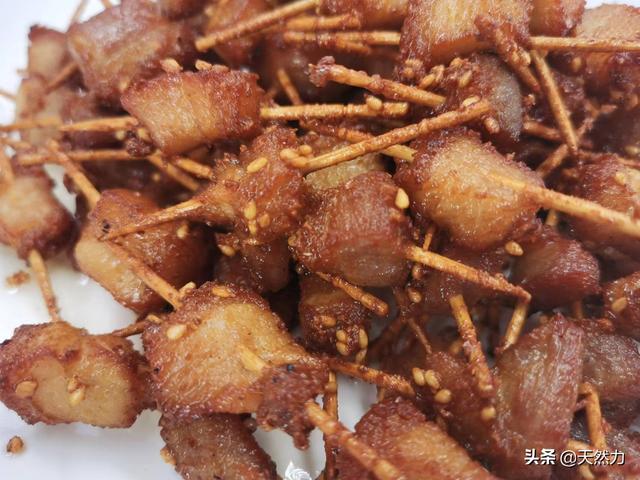 牙签肉的做法，外酥内嫩、酥香可口的牙签肉（牙签牛肉串的做法步骤）
