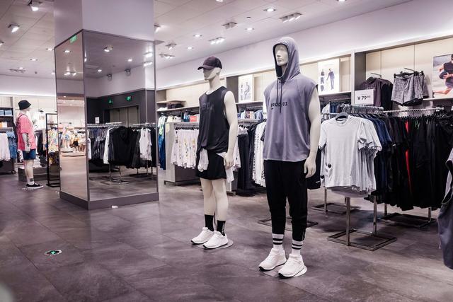 运动品牌衣服排行榜前十名，世界十大顶级运动品牌（“运动服装”中国顾客满意度）