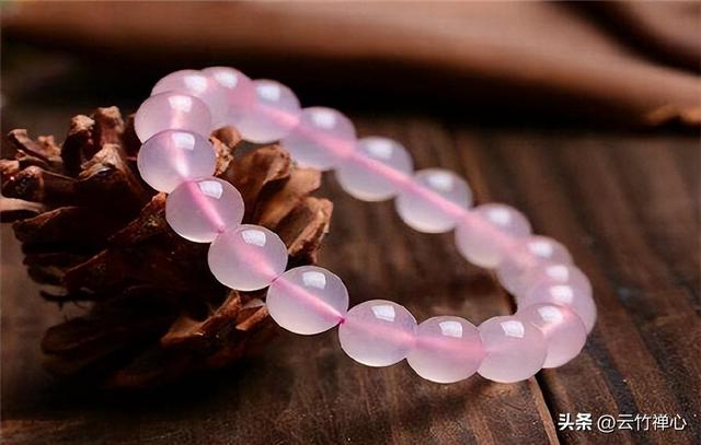 太阳石的功效与作用，太阳石的功效和作用（粉色水晶哪些人不能戴）